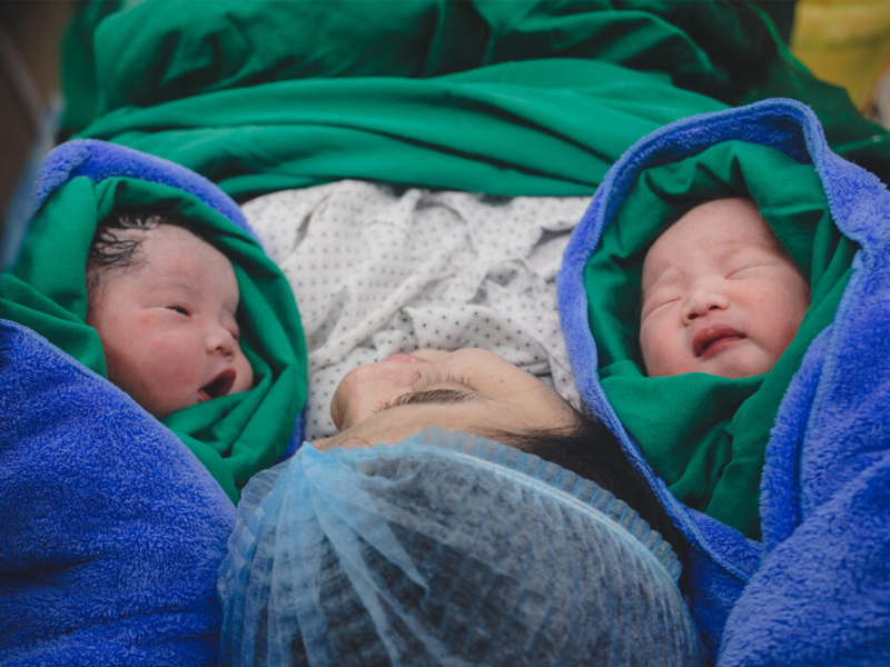 ky-tich-nuoi-song-thai-nhi-khi-thai-song-sinh-con-lai-chet-luu-o-tuan-20